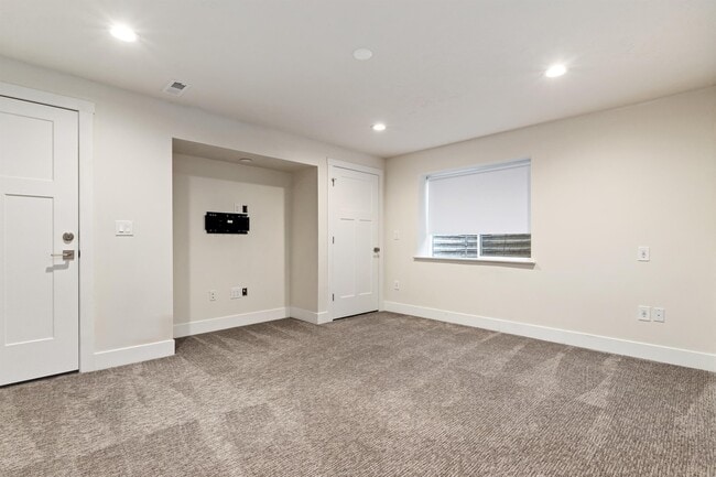 Building Photo - 414 E 8800 S
