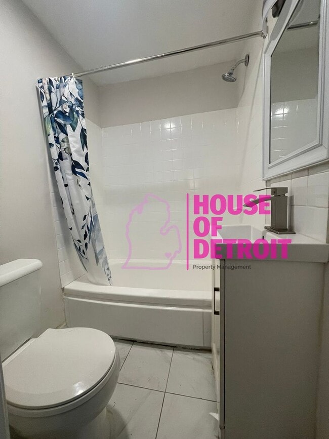 Building Photo - 3 BEDROOM 1 BATH SINGLE FAMILY HOME~ WARREN