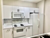 Building Photo - 630 S Sapodilla Ave