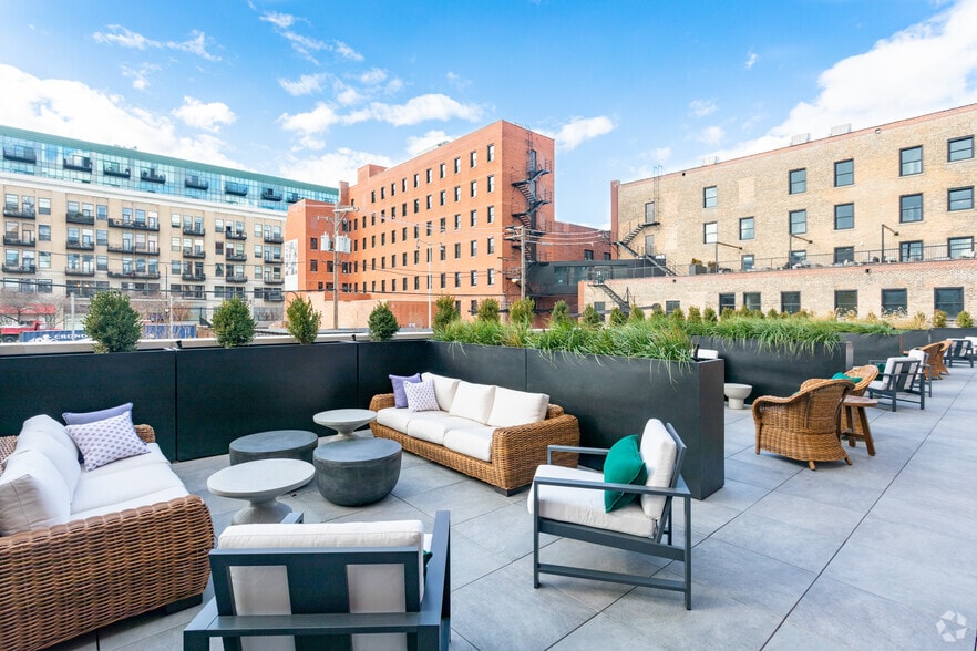 Building Photo - The Duncan