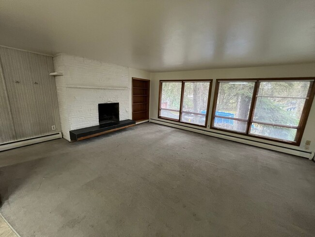Building Photo - 1319 Turpin St