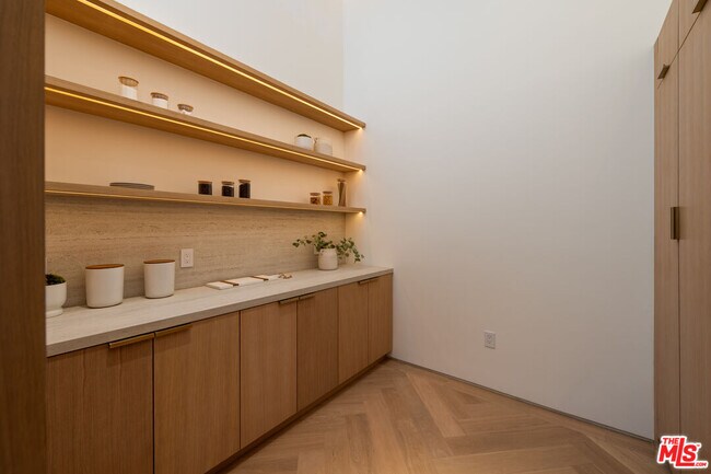 Building Photo - 3699 Alta Mesa Dr