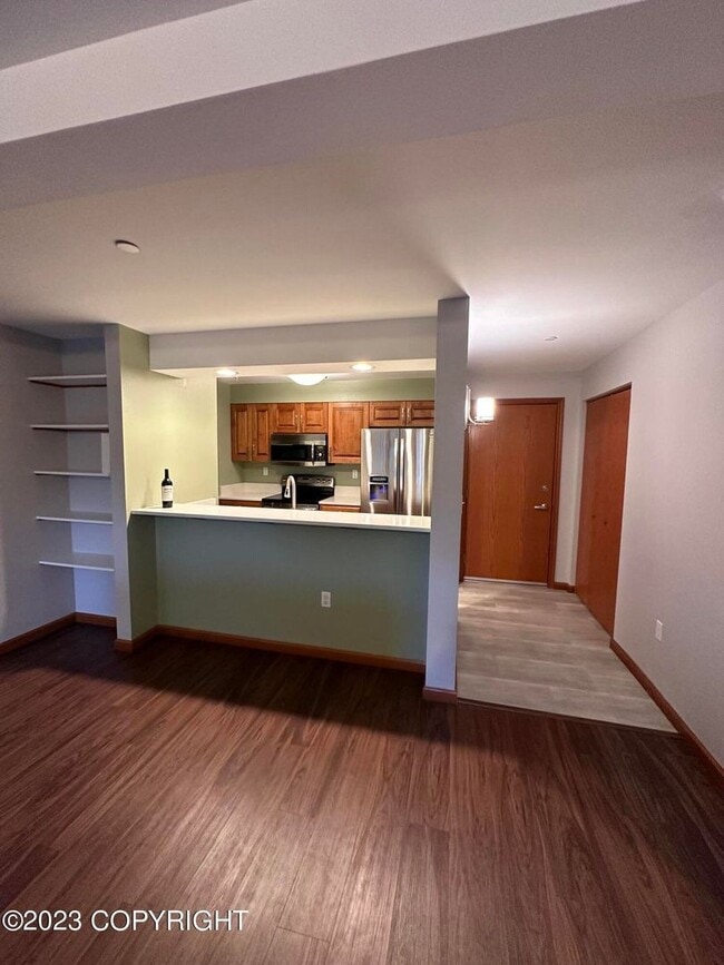 Building Photo - Beautiful park place condo