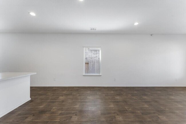 Building Photo - 14678 Cyn Pnes Ln