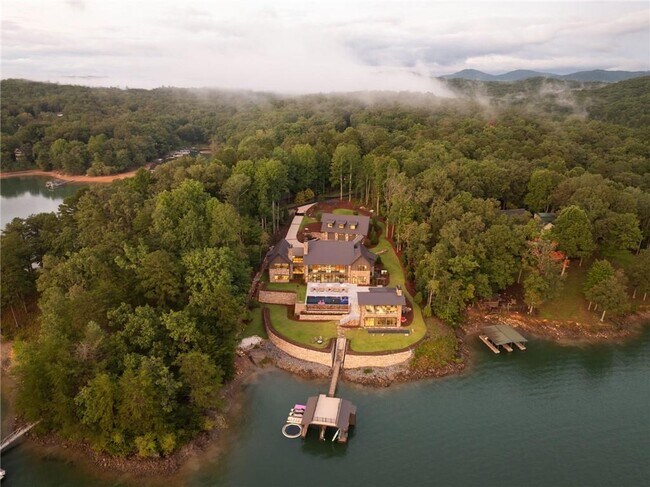 Building Photo - 725 Rocky Point Dr