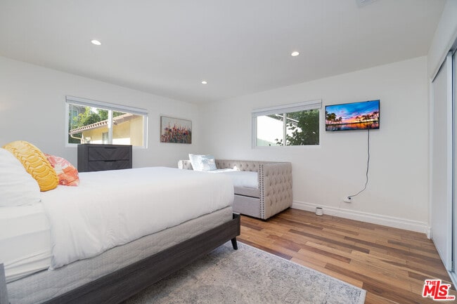 Building Photo - 5181 Densmore Ave