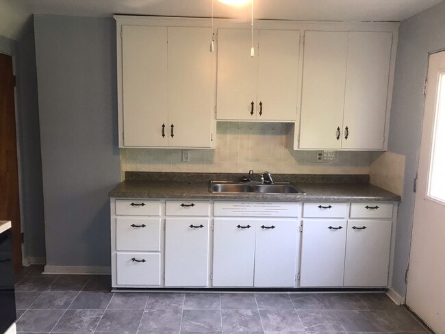 Building Photo - Keith St.