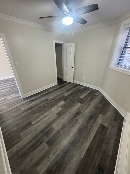 Building Photo - 3837 N Greenview Ave