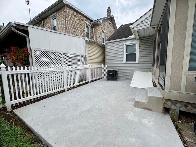 Building Photo - 2 Bedroom 2 Bathroom Home in Carlisle w/Bonus Rooms!