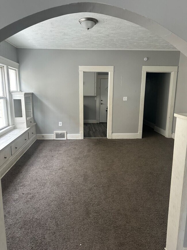 Building Photo - E104TH 4137/4139