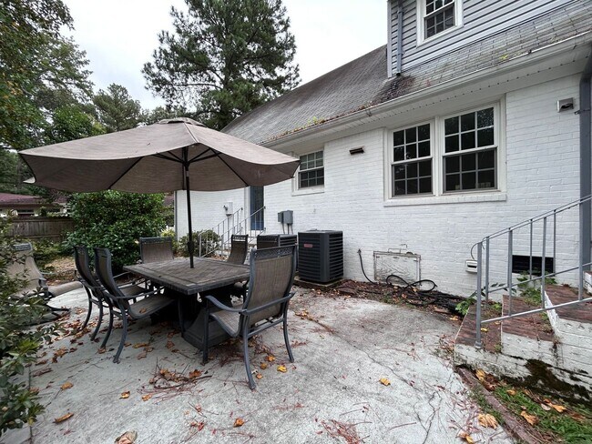 Building Photo - Charming Waterfront Home in Sought-After Chesopeian Colony "ASK ABOUT OUR ZERO DEPOSIT"