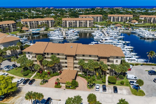 Building Photo - 2501 Marina Isle Way