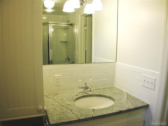 Building Photo - 39 Laurelton Rd