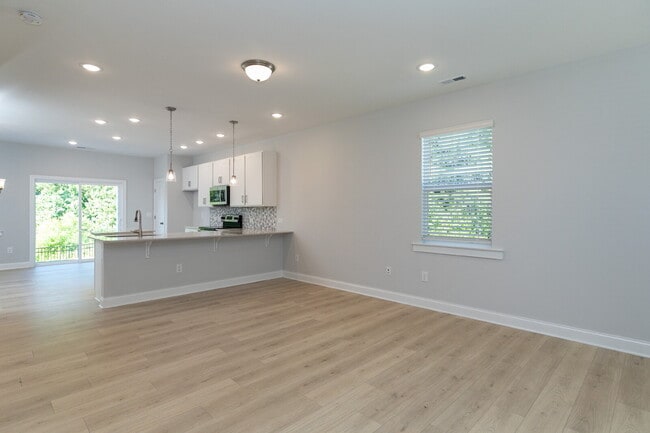 Building Photo - 341 Old Grove Ln