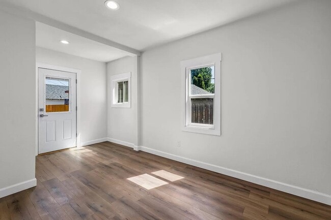 Building Photo - PG-0000