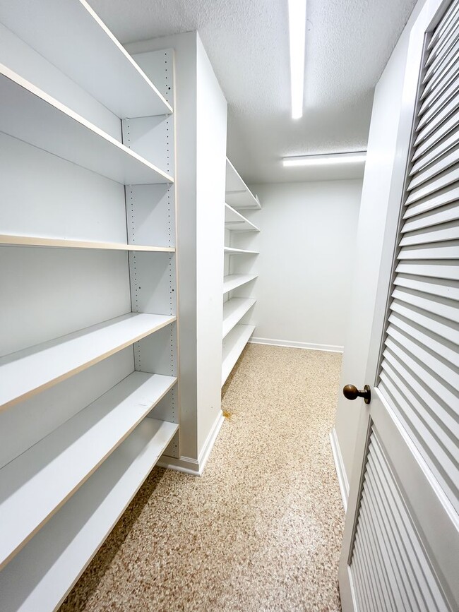 Building Photo - Spacious Contemporary Home in a Private Wo...