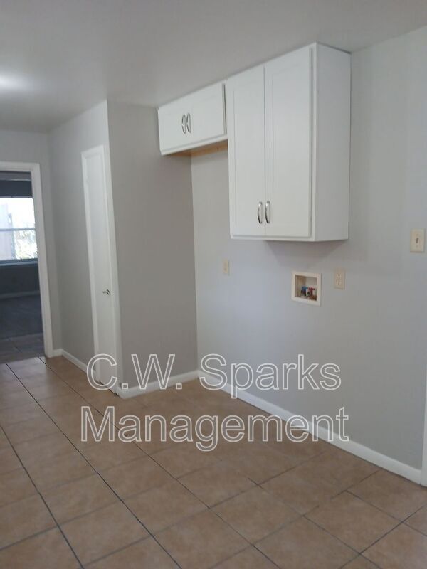 Building Photo - 635 Highfall Dr