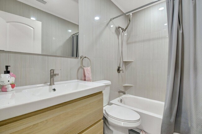 Building Photo - 5151 W Club Cir