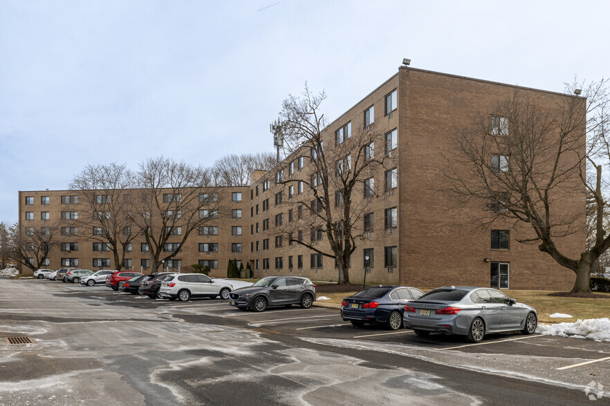 Building Photo - Highgate Apartments