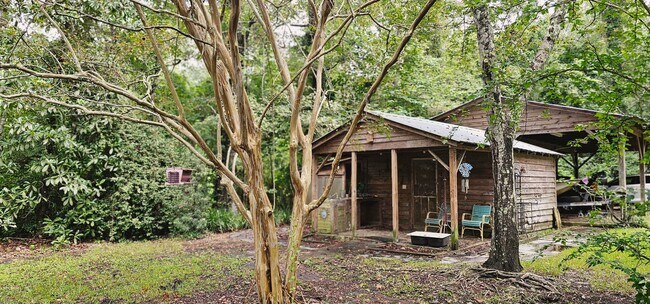 Building Photo - Charming 3-Bedroom Home on Spacious ¾ Acre...