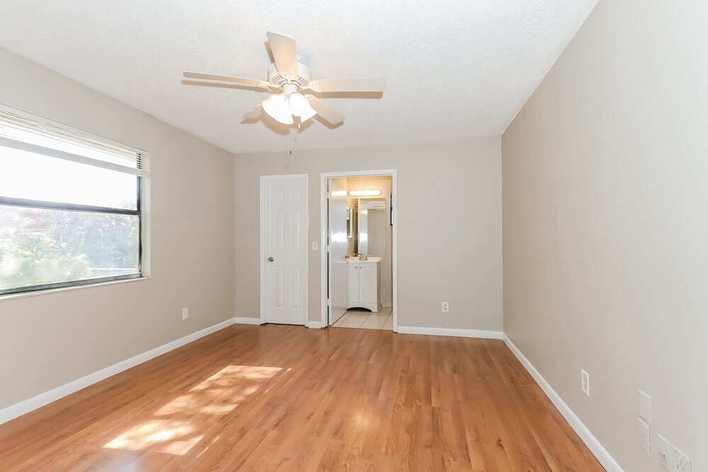 Building Photo - 552 SW Badger Terrace