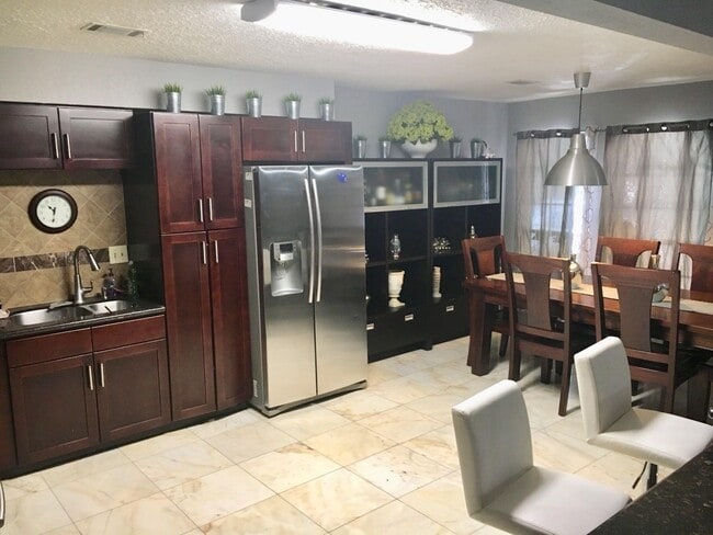 Building Photo - 5908 Kiam St