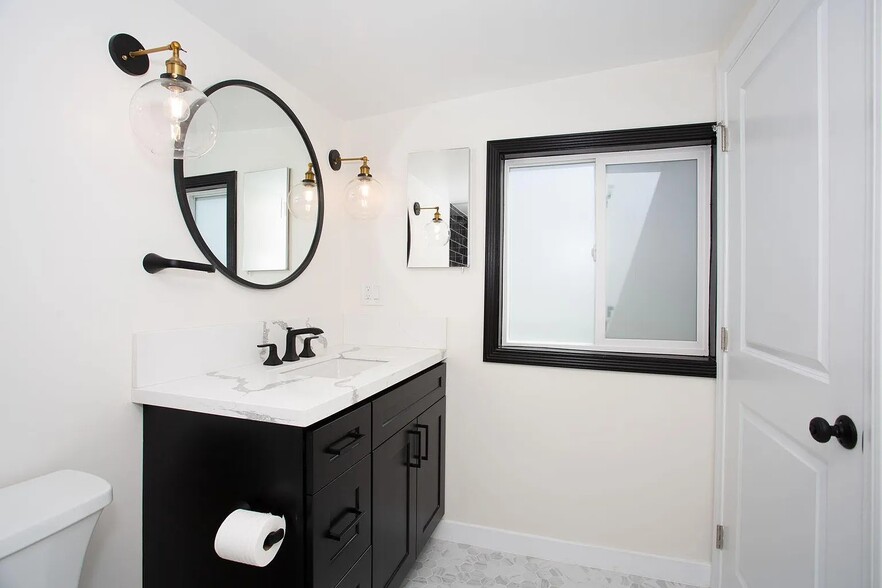 Building Photo - 2956 Finch St