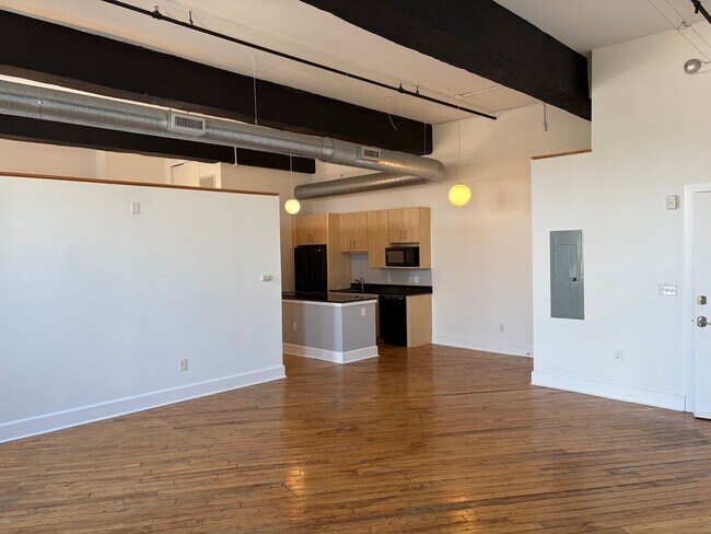Building Photo - Sleek Manhattan Style Urban Condo Now Available in Byrne Lofts