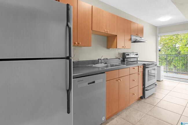 Building Photo - 2990 Rhodes Cir S