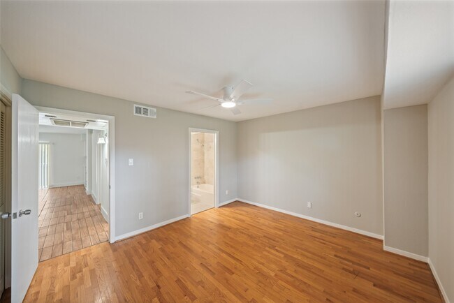 Building Photo - 8245 Kingsbrook Rd