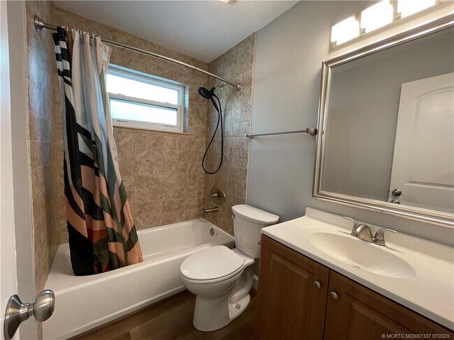 Building Photo - 406 Robalo Ct