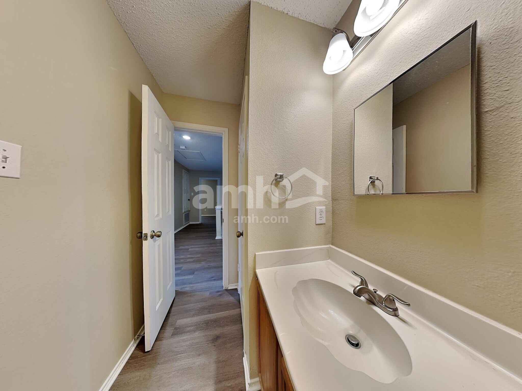 Building Photo - 15312 Iola Cv