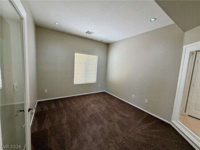 Building Photo - 276 Heatherstone St