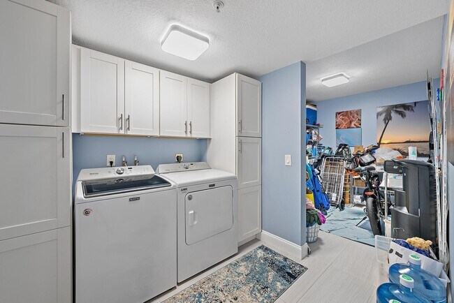 Building Photo - 1101 Seafarer Cir