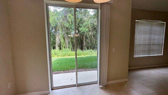 Building Photo - 3 bedroom 21/2 bath Townhome in Winter Garden