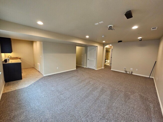 Building Photo - 6471 Stingray Ln