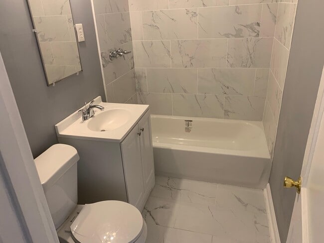 Building Photo - 4105 Wilmette Ave