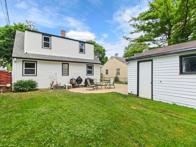 Building Photo - 4 Bedroom Cape Cod with Large Partially Fenced Yard