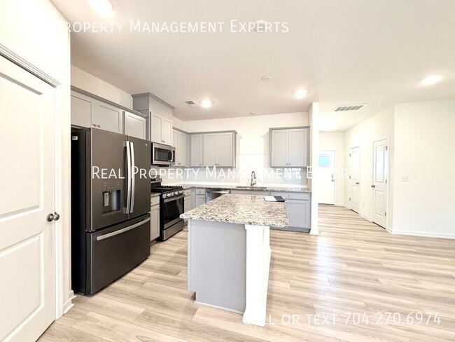 Building Photo - 6017 Rizer Dr