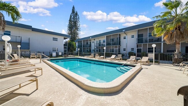 Building Photo - 415 NE 2nd St