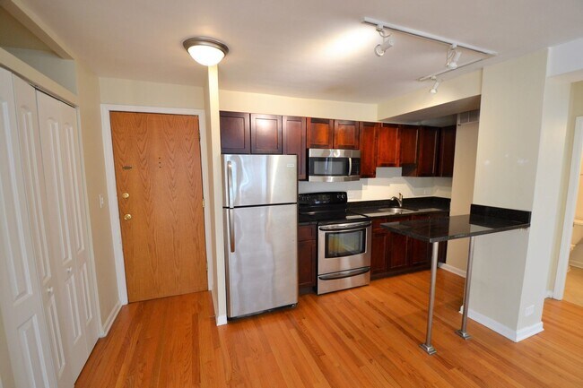 Building Photo - 4180 N Marine Dr