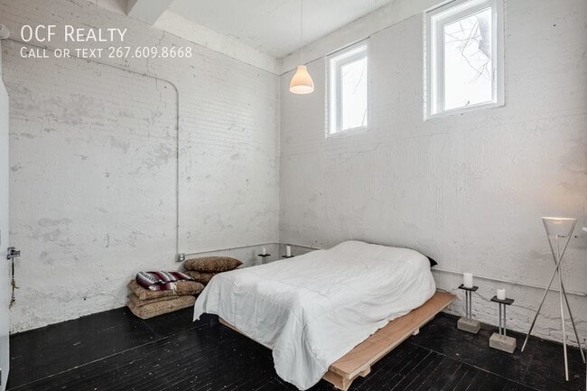 Building Photo - 1804-08 E. Hazzard-1B