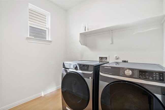 Building Photo - 304 Regatta Trl