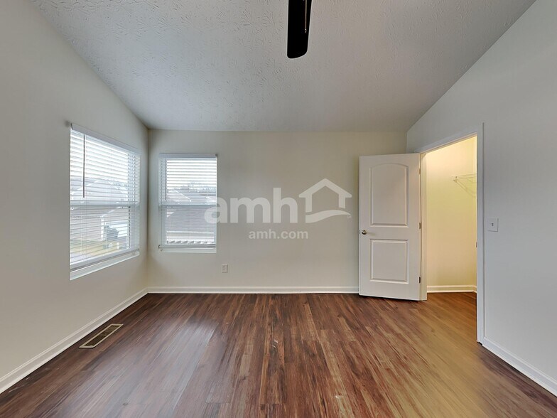 Building Photo - 1395 Ithaca Dr