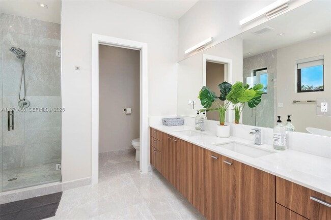 Building Photo - 850 Washington St