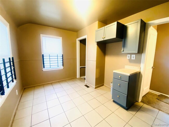 Building Photo - 15228 Lappin St