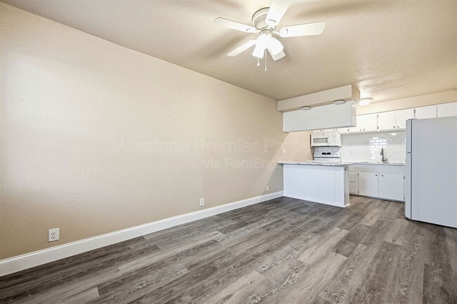 Building Photo - 817 S Elm St