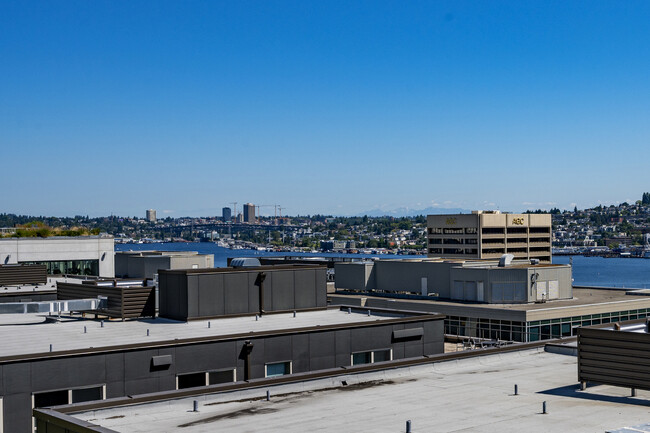 Building Photo - 900 Aurora Ave N