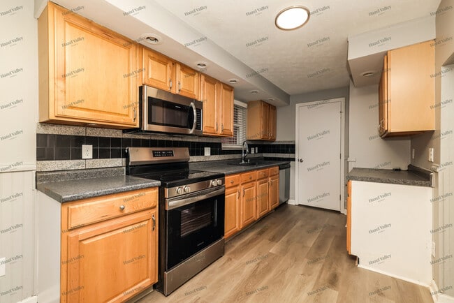 Building Photo - 705 Peach Orchard Dr