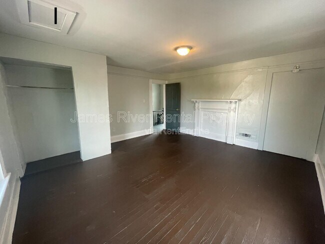 Building Photo - 2019 Main St